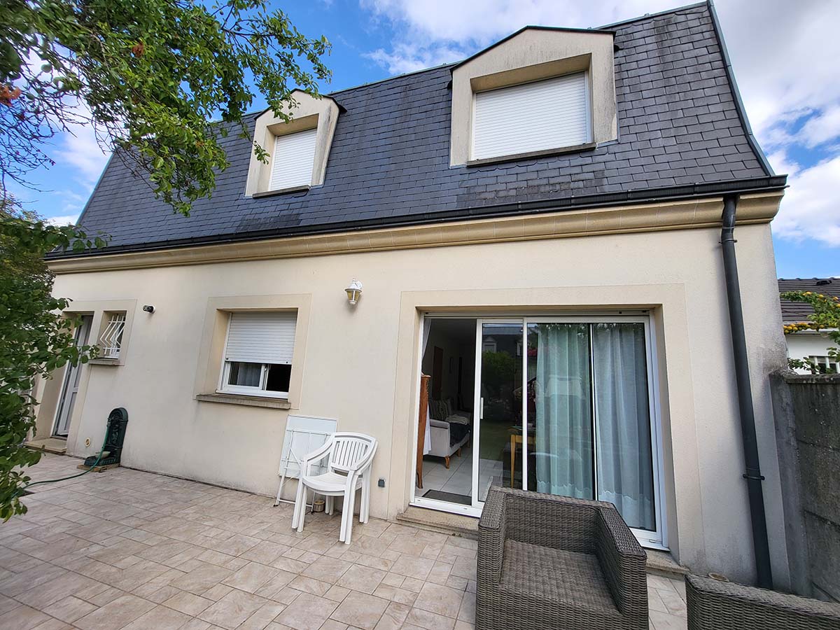 Beau pavillon avant ravalement