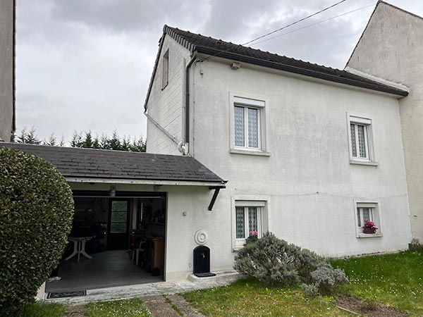 Maison mitoyenne avec baie vitrée avant ravalement armé