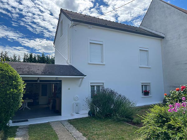 Maison mitoyenne avec baie vitrée après ravalement armé